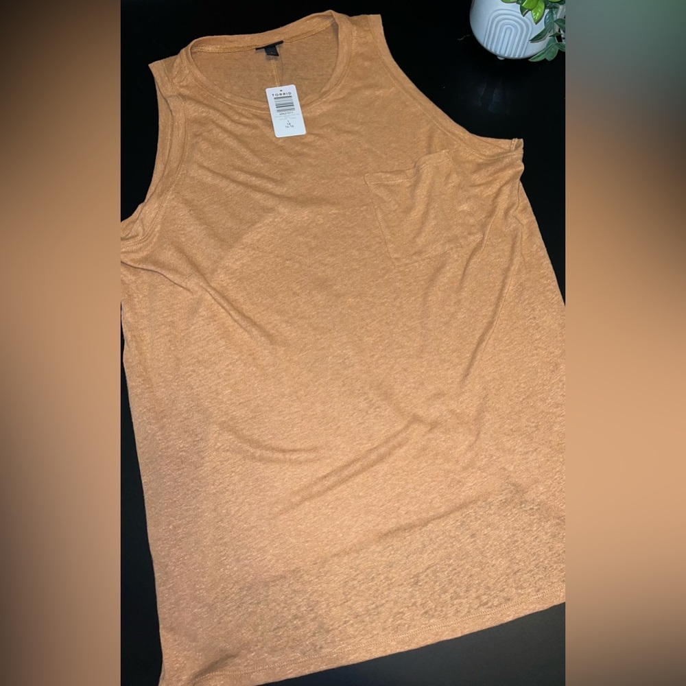 Torrid Crew neck Pocket Tank Size 1 NWT